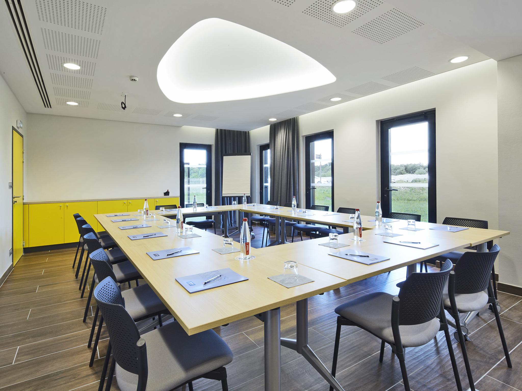Kyriad Prestige Pau - Palais Des Sports Eksteriør bilde